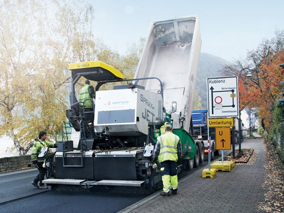 SprayJet versus Conventional Paving with Pre-Spraying of Emulsion