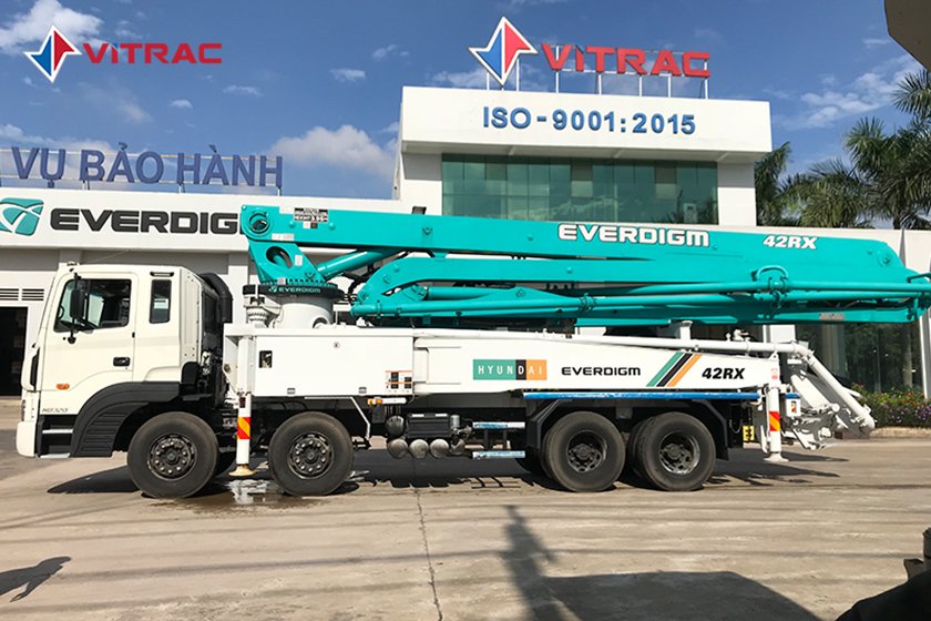 Xe bơm bê tông HYUNDAI EVERDIGM 42RX